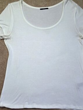 Tahari White Scoop Neck Short Sleeve Tee